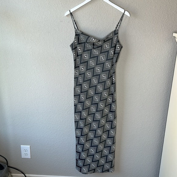 NWT Banana Republic Factory Grey White Geometric Design Satin Slip Dress Size S - Picture 1 of 12